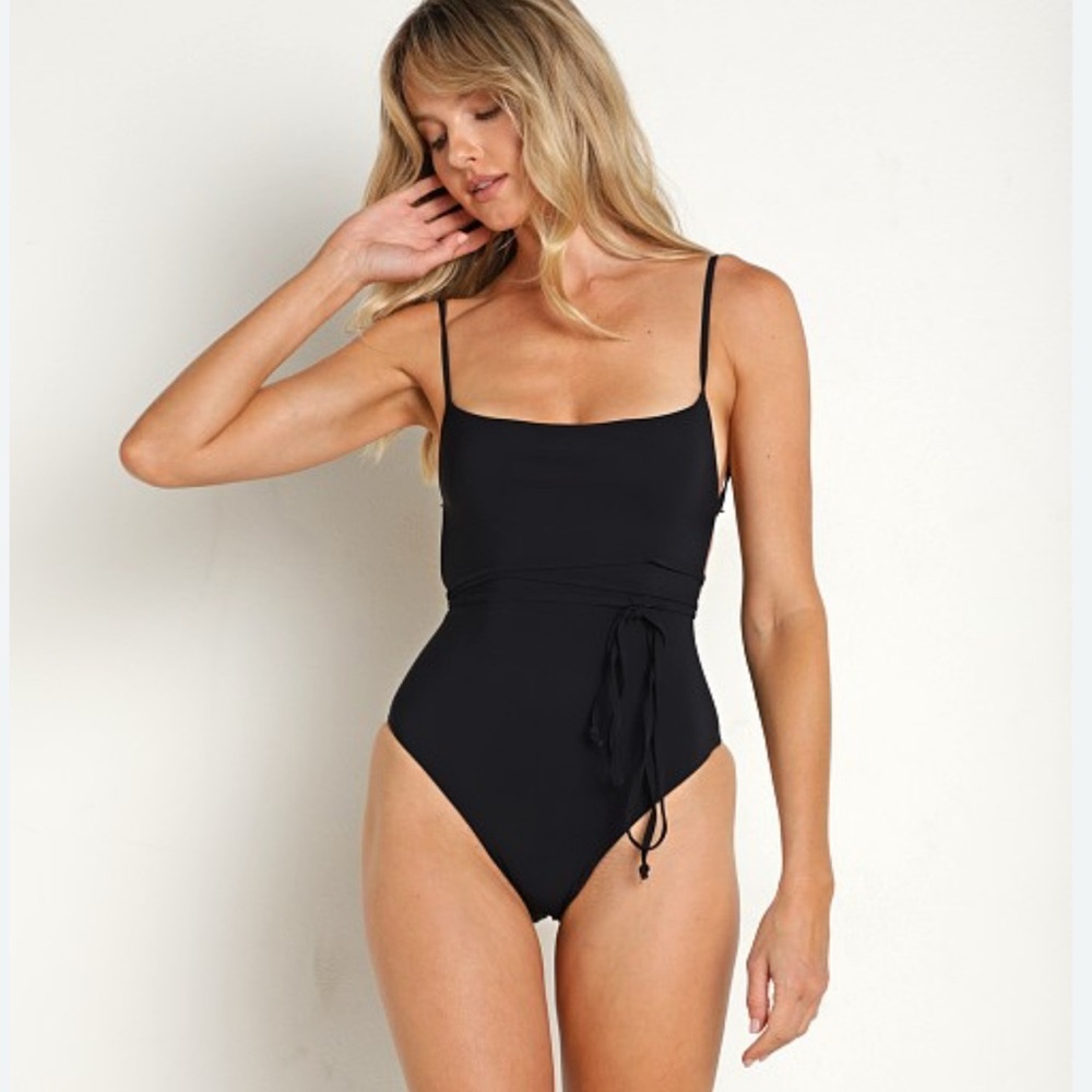 Anemos The K.M. Tie One Piece